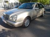 Mercedes-Benz E 200 ELEGANCE LIMOUSINE - Mercedes-Benz E 200 aus 1997: Elegance
