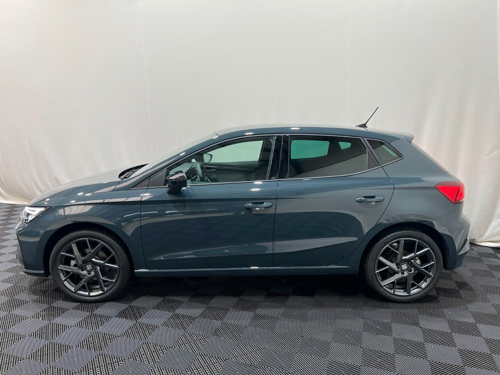 Fahrzeugabbildung SEAT Ibiza 1.0 TSI 85kW FR DSG 18" ALU