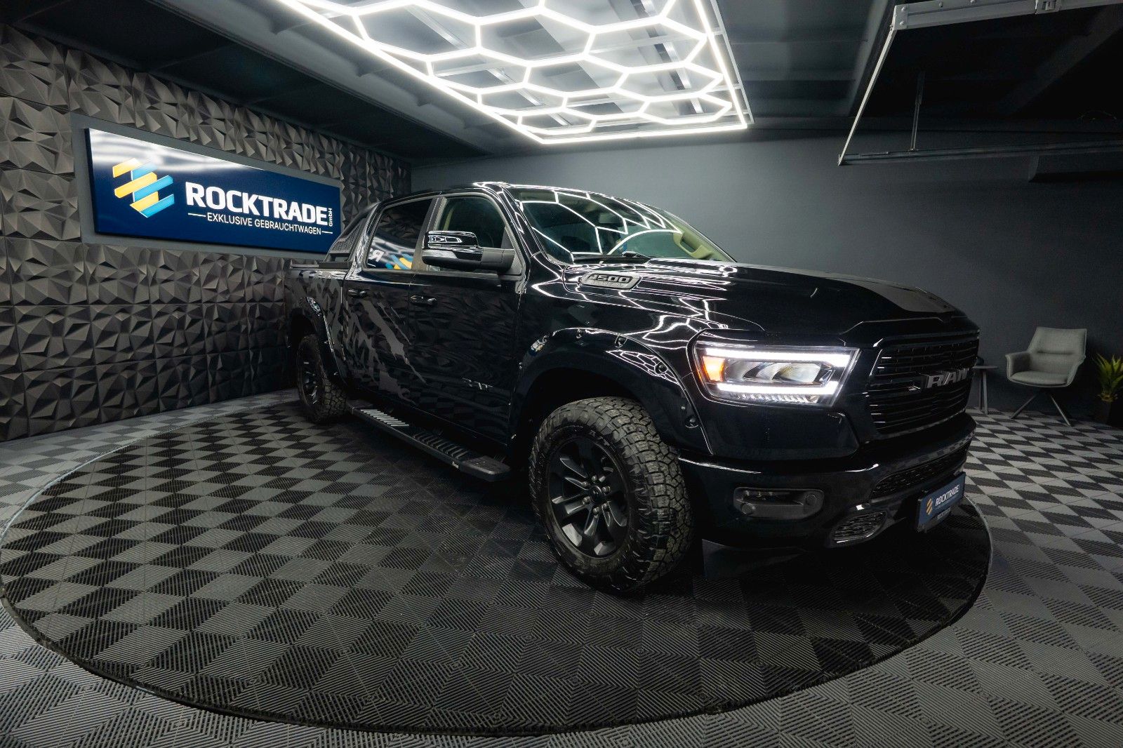 Fahrzeugabbildung Dodge RAM 5.7 V8 HEMI 4x4 LARAMIE Offroad Night LED