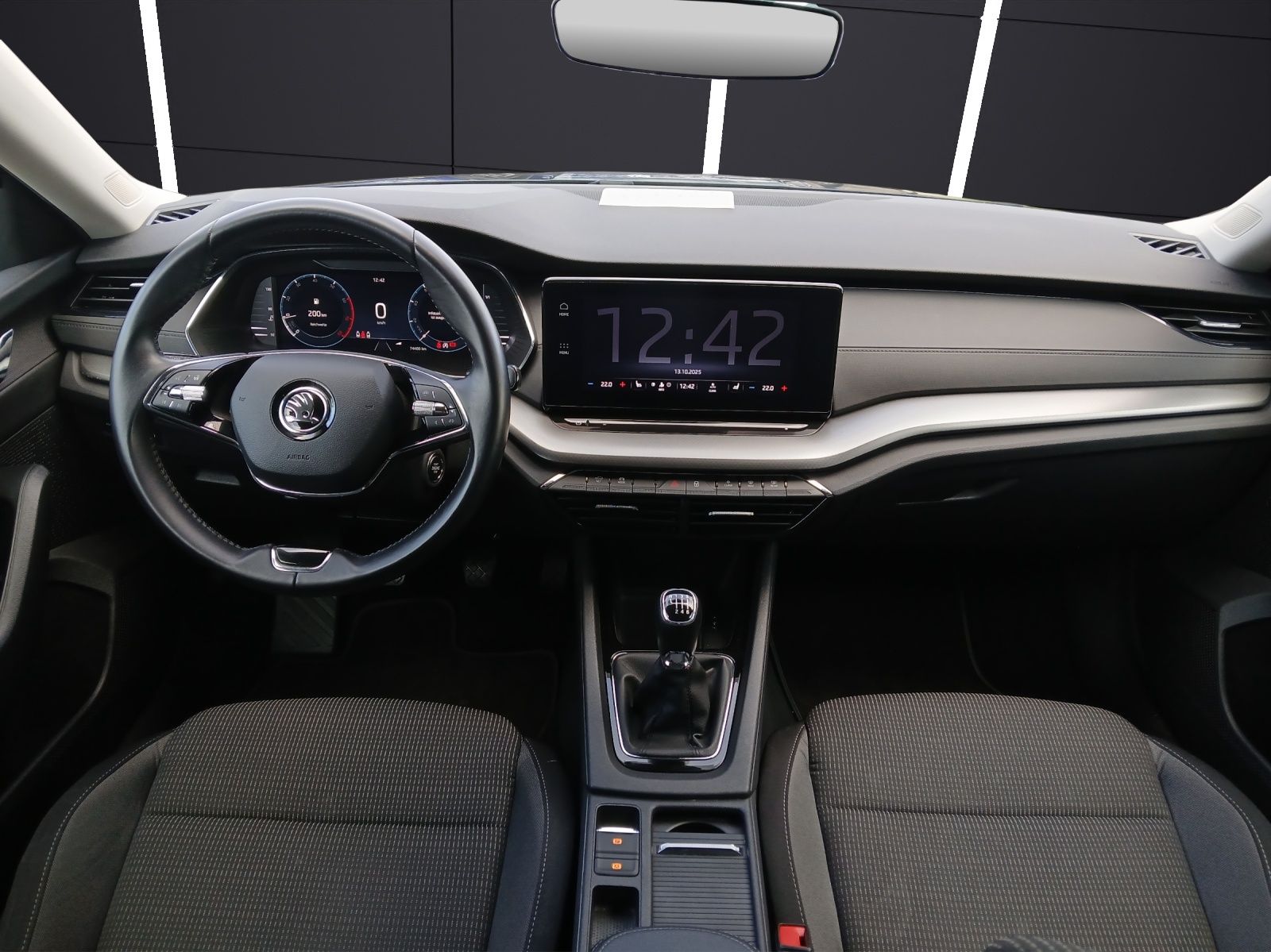 Fahrzeugabbildung SKODA Octavia Combi TSI Ambition LED Navi PDC SH LM