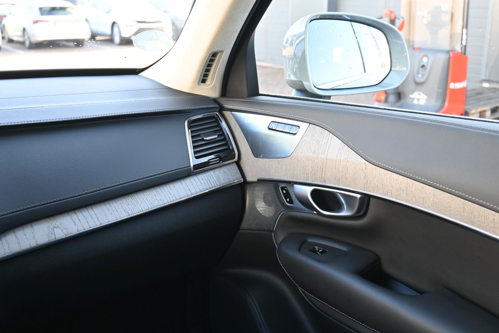 Fahrzeugabbildung Volvo XC90 B5D AWD Ultimate Bright*LED*PANO*STHZ*360*