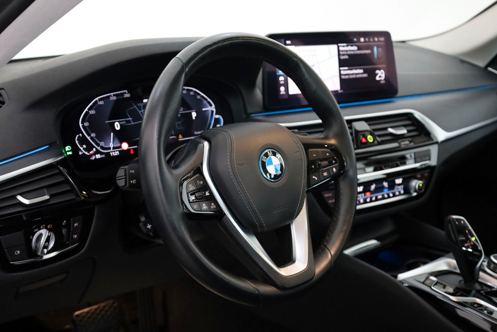 Fahrzeugabbildung BMW 530e xDrive Touring Leder,Navi,LED,HUD,Panorama
