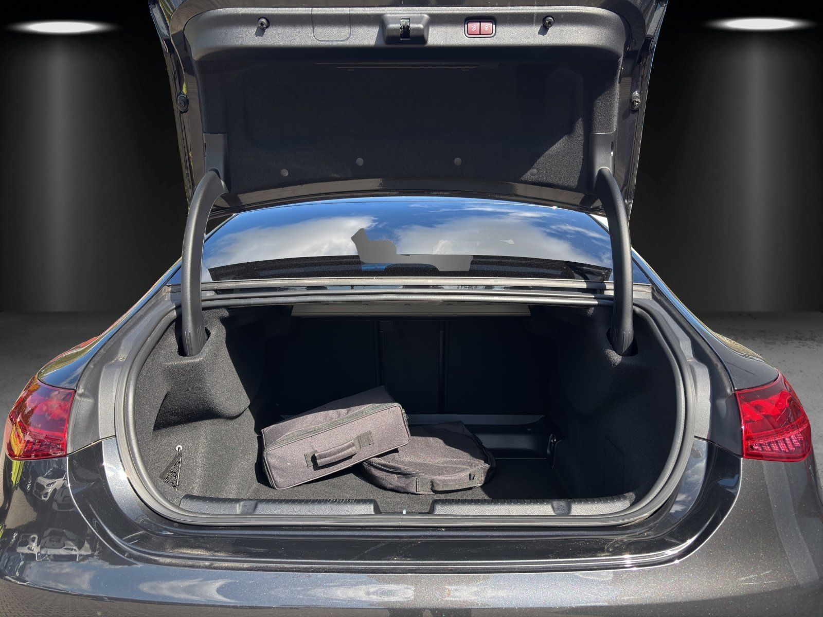 Fahrzeugabbildung Mercedes-Benz EQE 350 AMG Premium DISTRO Memo AIRMATIC 4,5°HAL