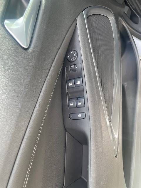 Fahrzeugabbildung Opel Crossland 1.2 Turbo Elegance Paket AT//SHZ LHZ N