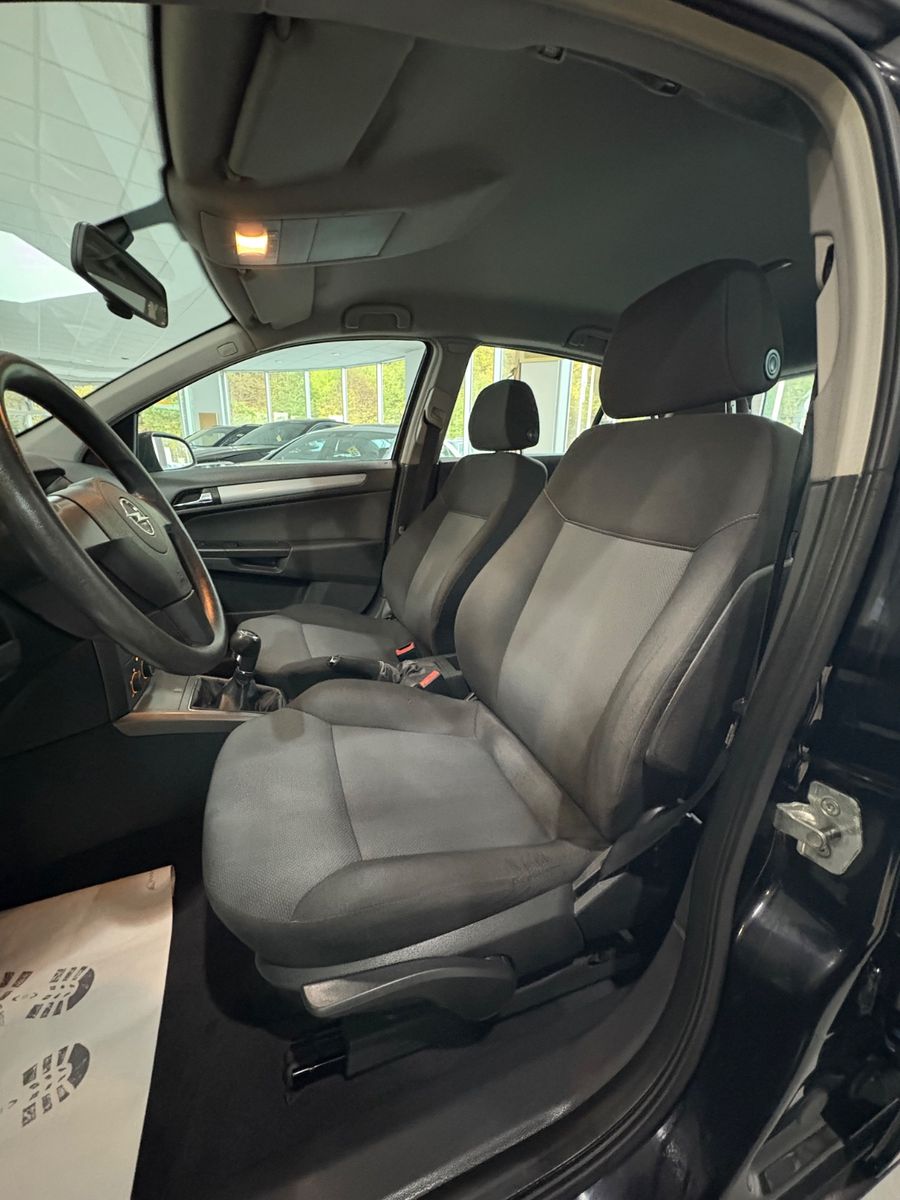 Fahrzeugabbildung Opel Astra H Lim. 1.4 * TÜV NEU *