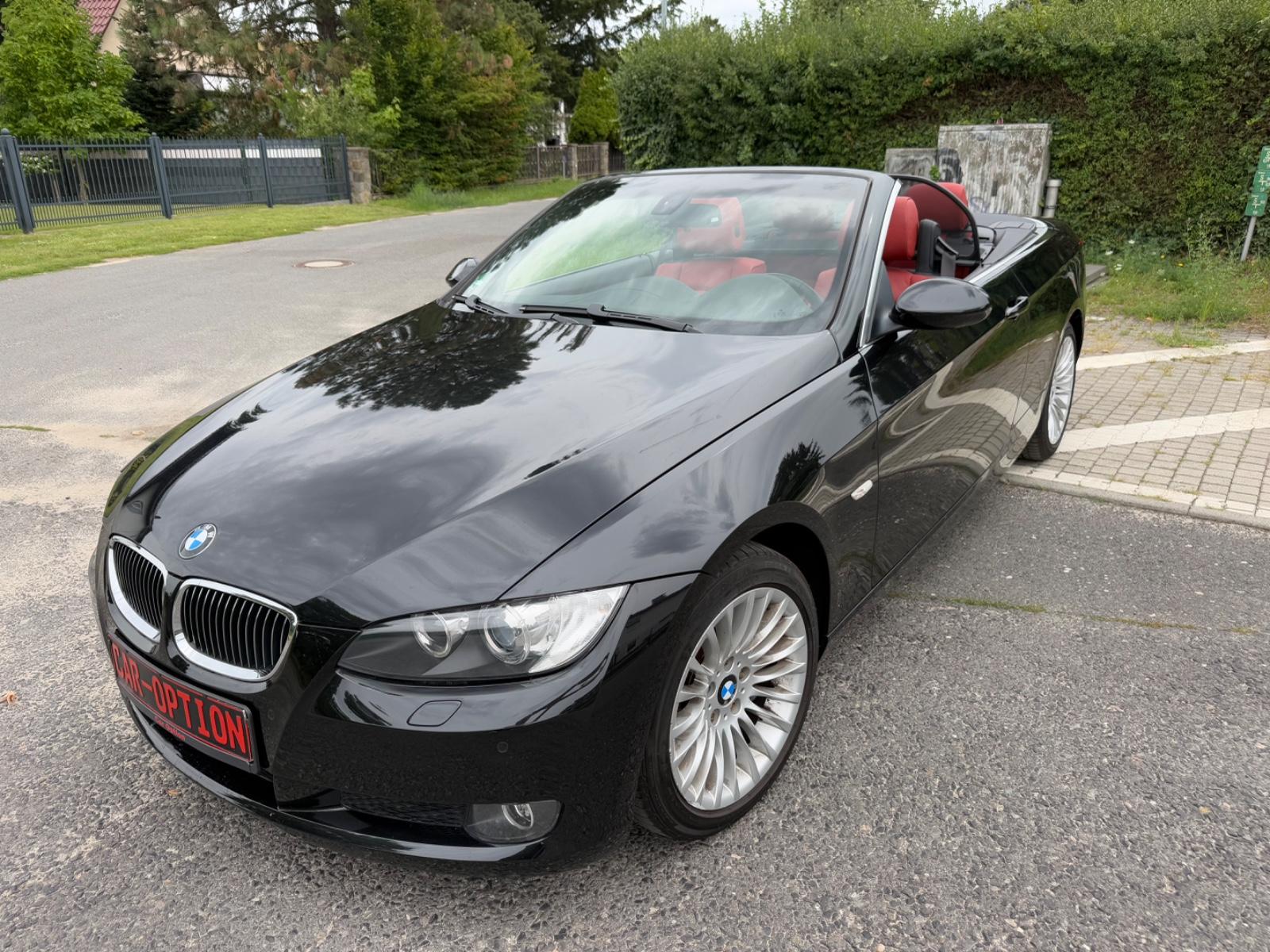 BMW 330i  Cabrio/aus 1.Besitz/Automatik/Navi/Leder