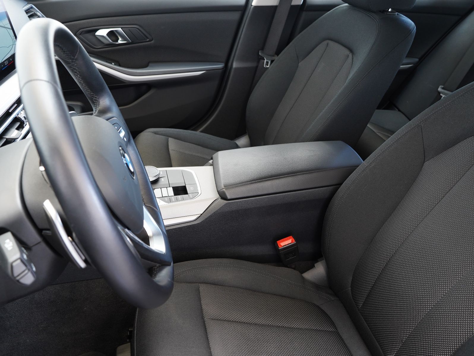 Fahrzeugabbildung BMW 320 d xDrive Touring DRIVING-ASSISTANT/CURVED