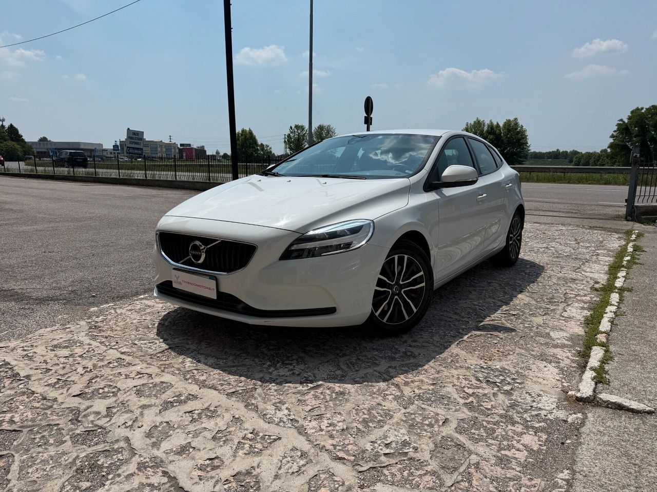 VOLVO V40
