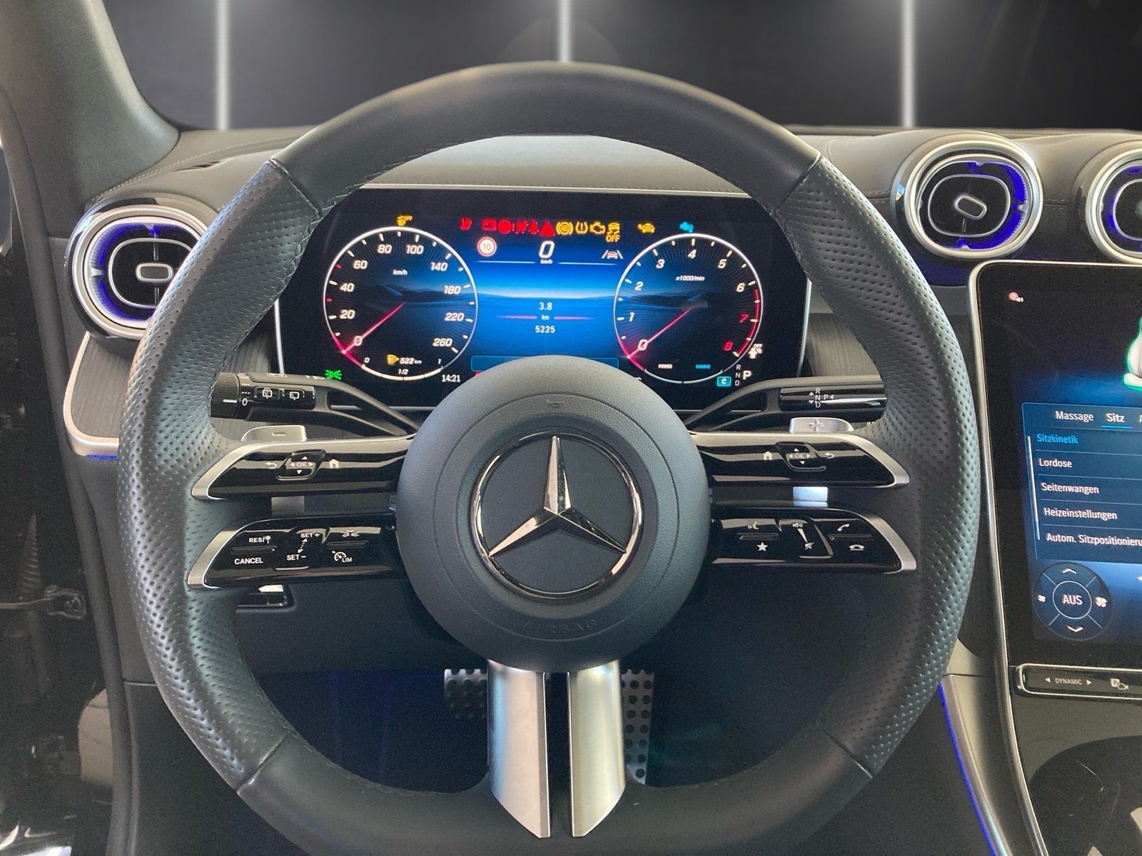 Fahrzeugabbildung Mercedes-Benz GLC 200 4M AMG *AHK*Pano*Distro*Totwink*LED*Kam*
