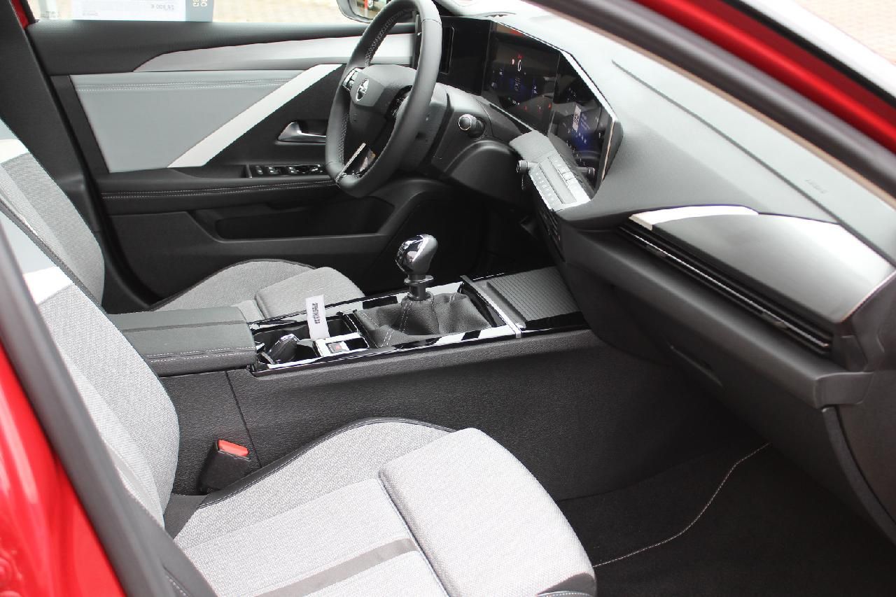 Fahrzeugabbildung Opel Astra ST 1.2T Elegance