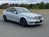 Mercedes-Benz 200 - Mercedes-Benz 200: Limousine