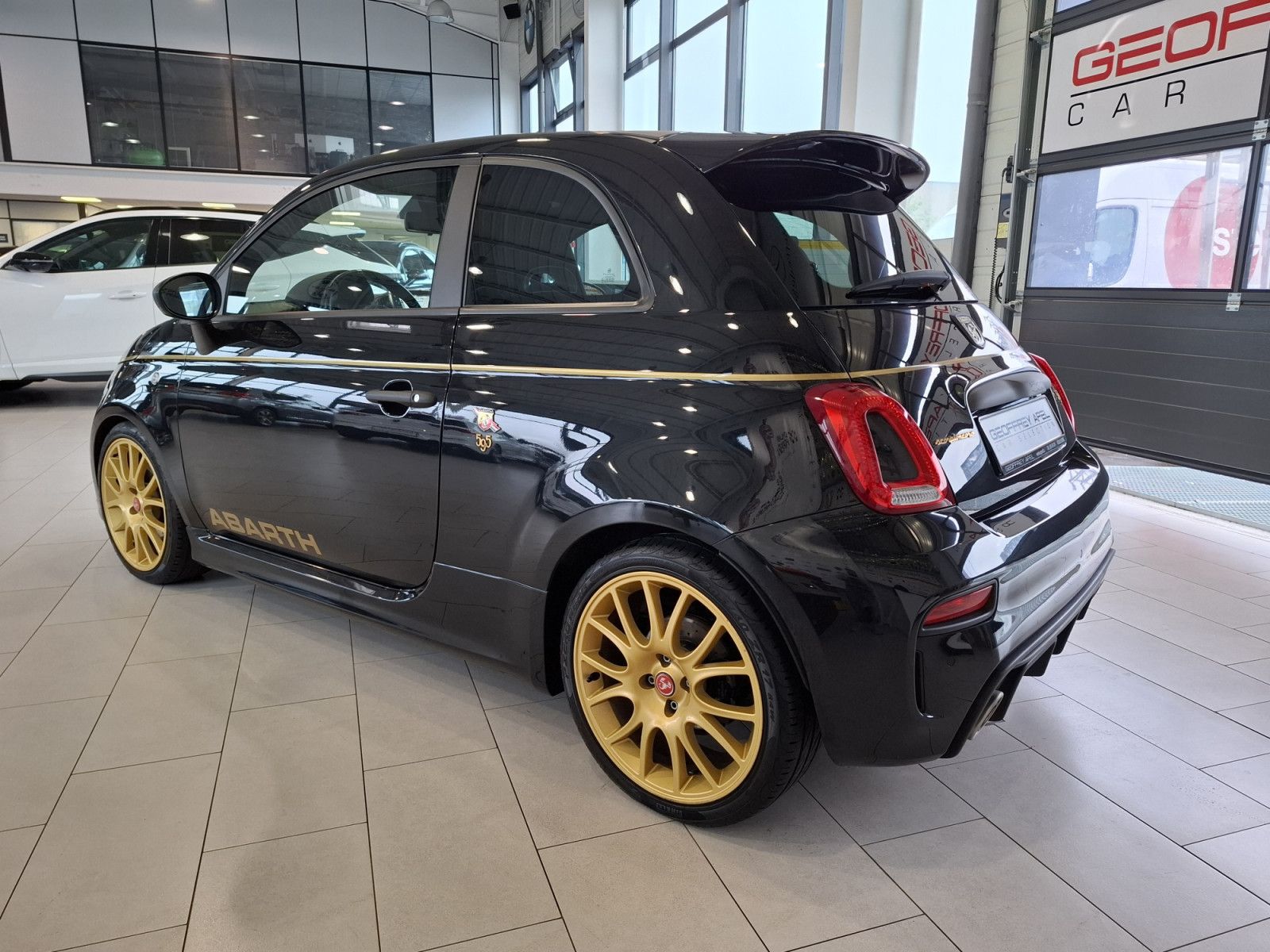 Abarth 595 1.4 T-JET 165 SCORPIONEORO 1 OF 2000 BEATS C imagem 3