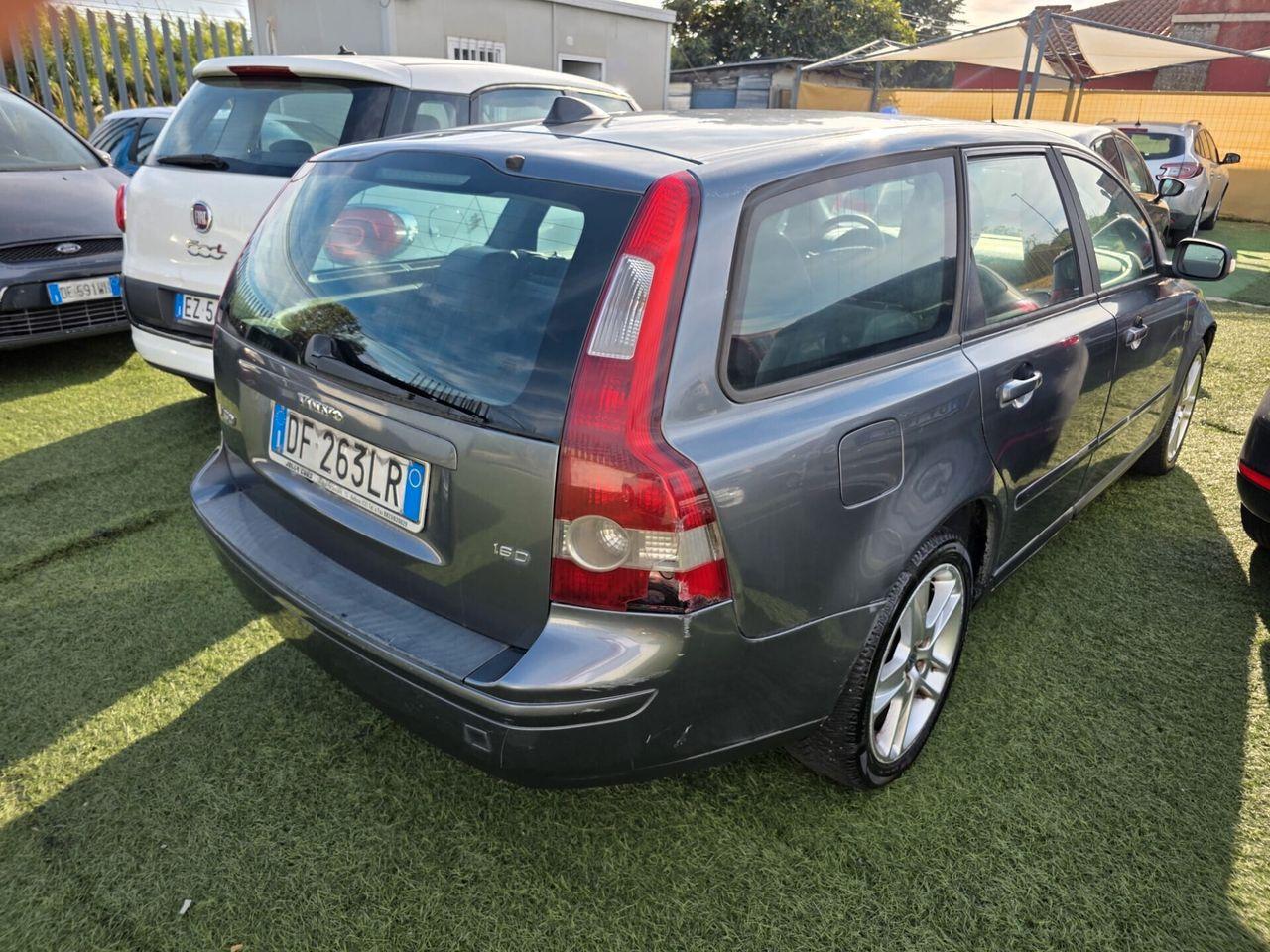 Volvo V50 2007 — interior