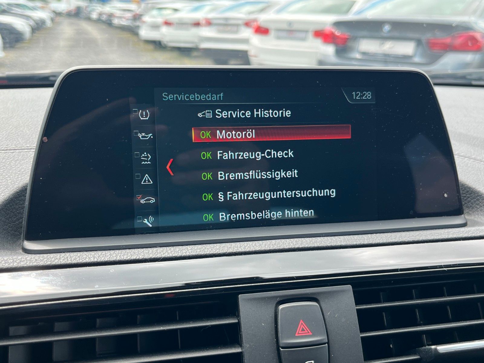 Fahrzeugabbildung BMW 120d xDrive SPORT LINE Sport-Aut Navi LED Kamera