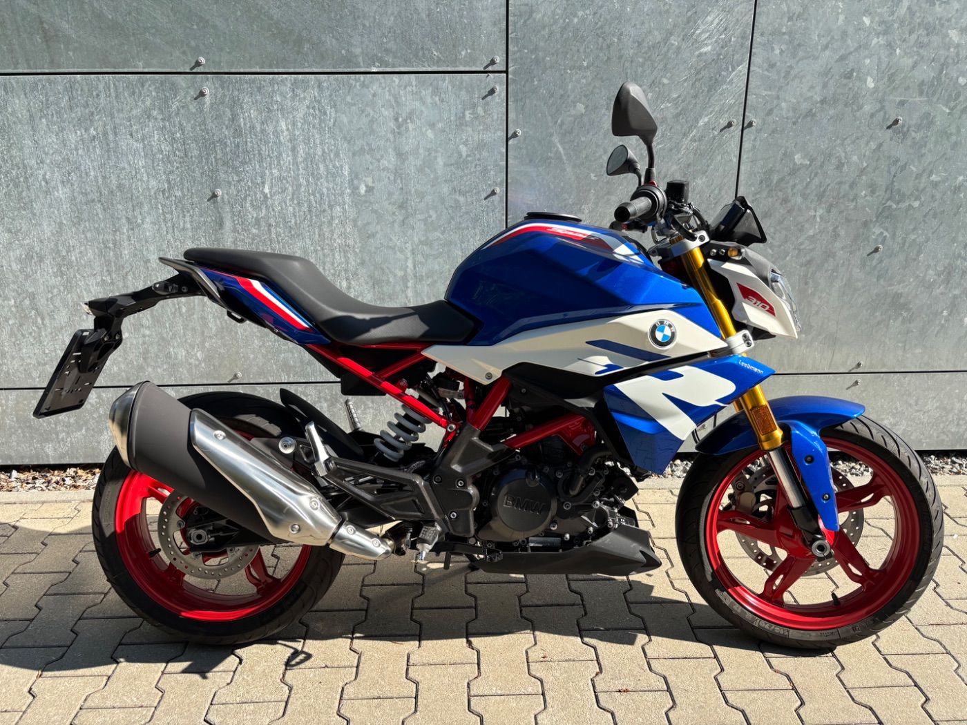 Fahrzeugabbildung BMW G 310 R Style Sport weiß rot blau