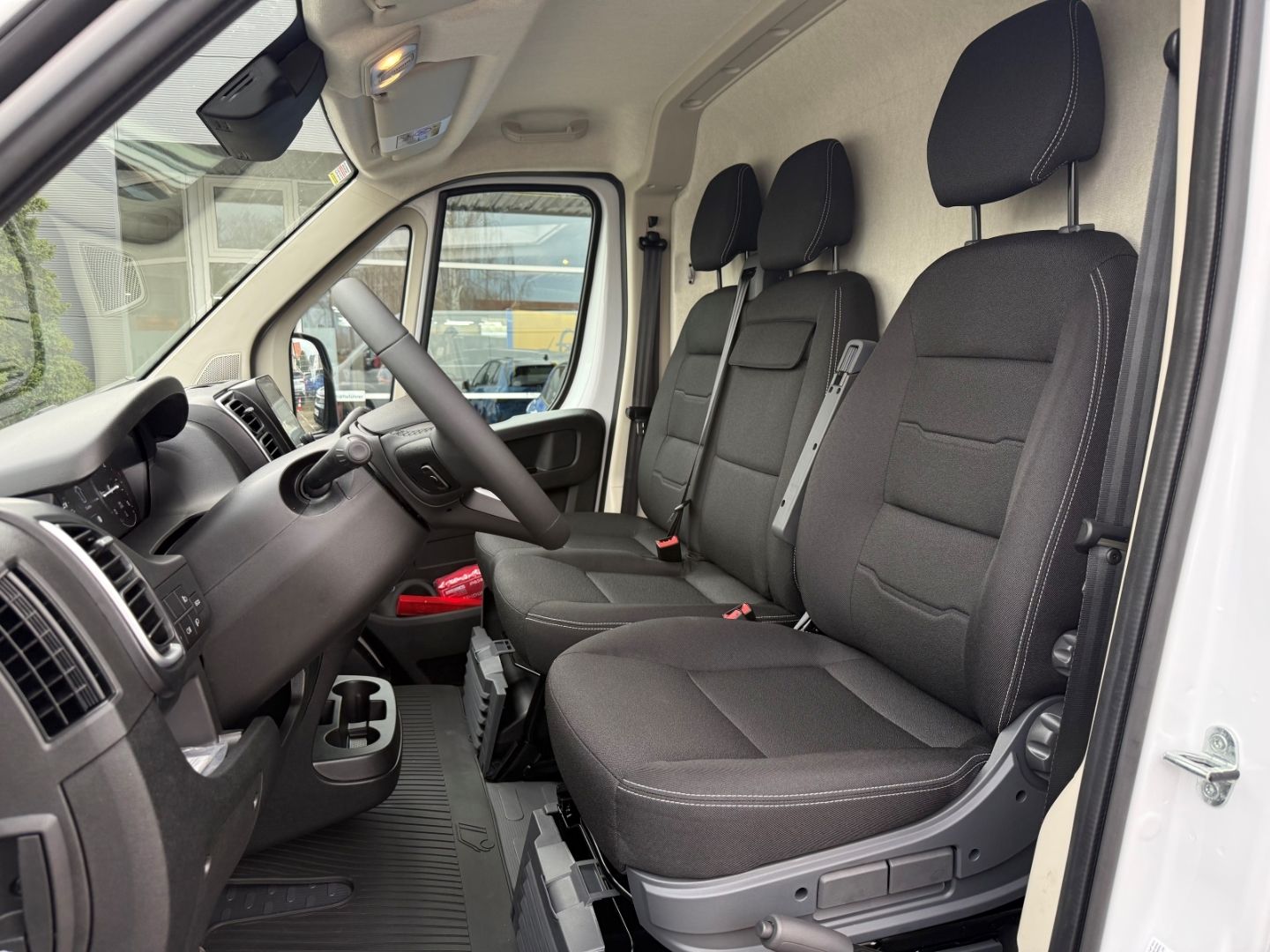 Fahrzeugabbildung Opel Movano 2.2 Blue HDI 140 L3H2 mit Allwetter