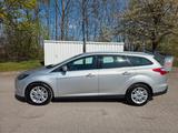 Ford Focus Turnier Titanium+abn.AHK+NAVI+Parkasyst. - Ford Focus Gebrauchtwagen