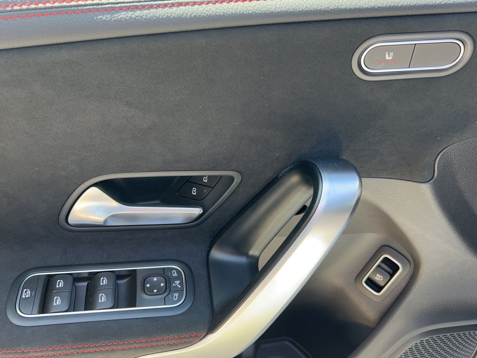 Fahrzeugabbildung Mercedes-Benz CLA 200 d Shooting Brake AMG Pano DISTRO 360 Key