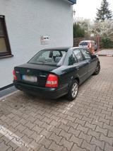 Mazda 323 4 tür Meine onkel auto - Mazda 323 aus 1998