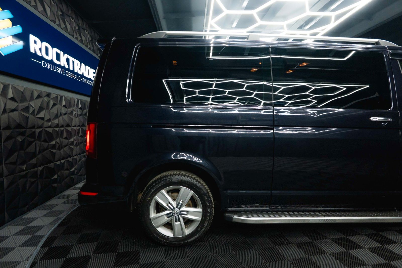 Fahrzeugabbildung Volkswagen T6 Multivan 2.0 TDI DSG Lang *ACC*CarPlay*DAB*