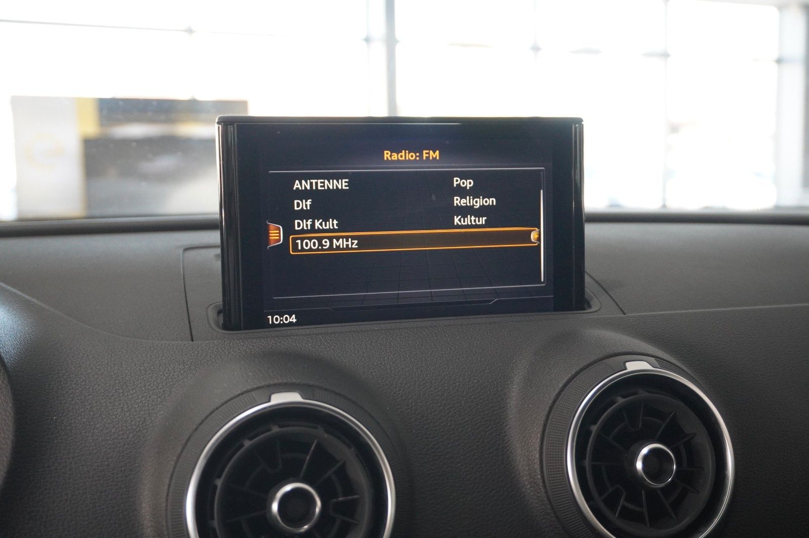 Fahrzeugabbildung Audi A3 Sportback 35 TFSI NAVI/BI-XENON/SHZ/ACC/PDC