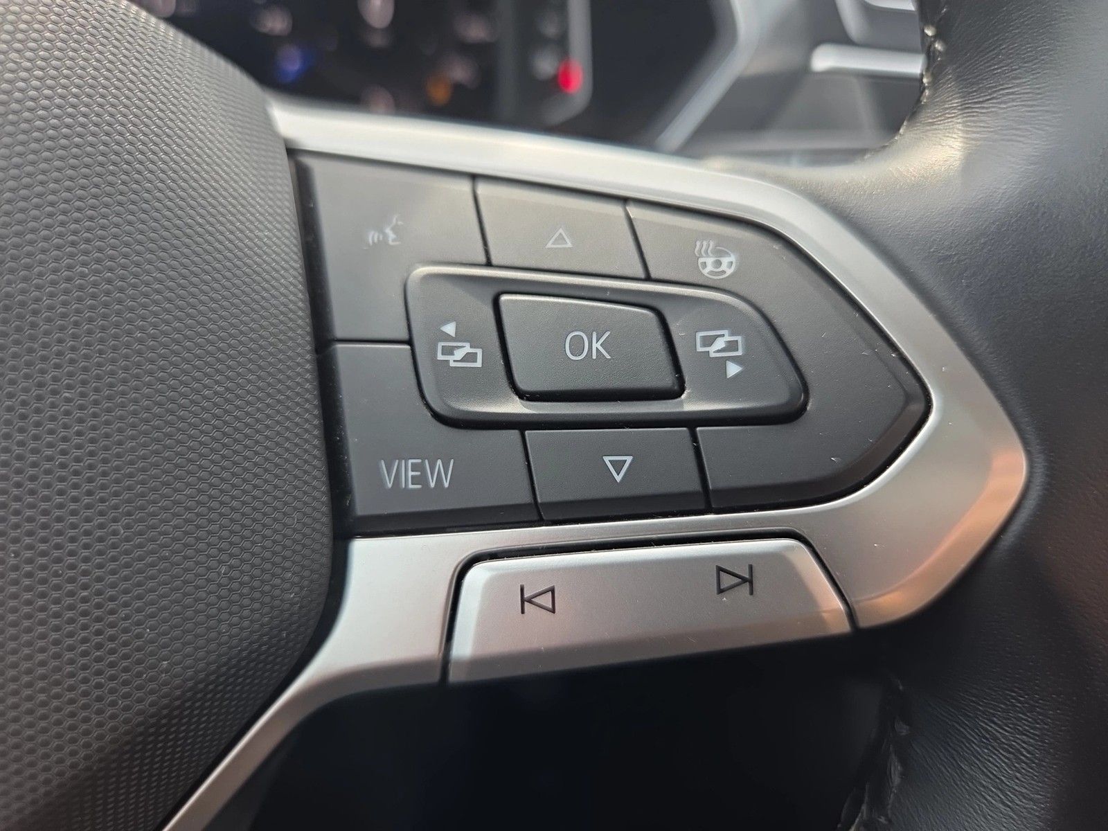 Fahrzeugabbildung Volkswagen Tiguan Allspace TSI Life DSG LED Navi ACC AHK Pa