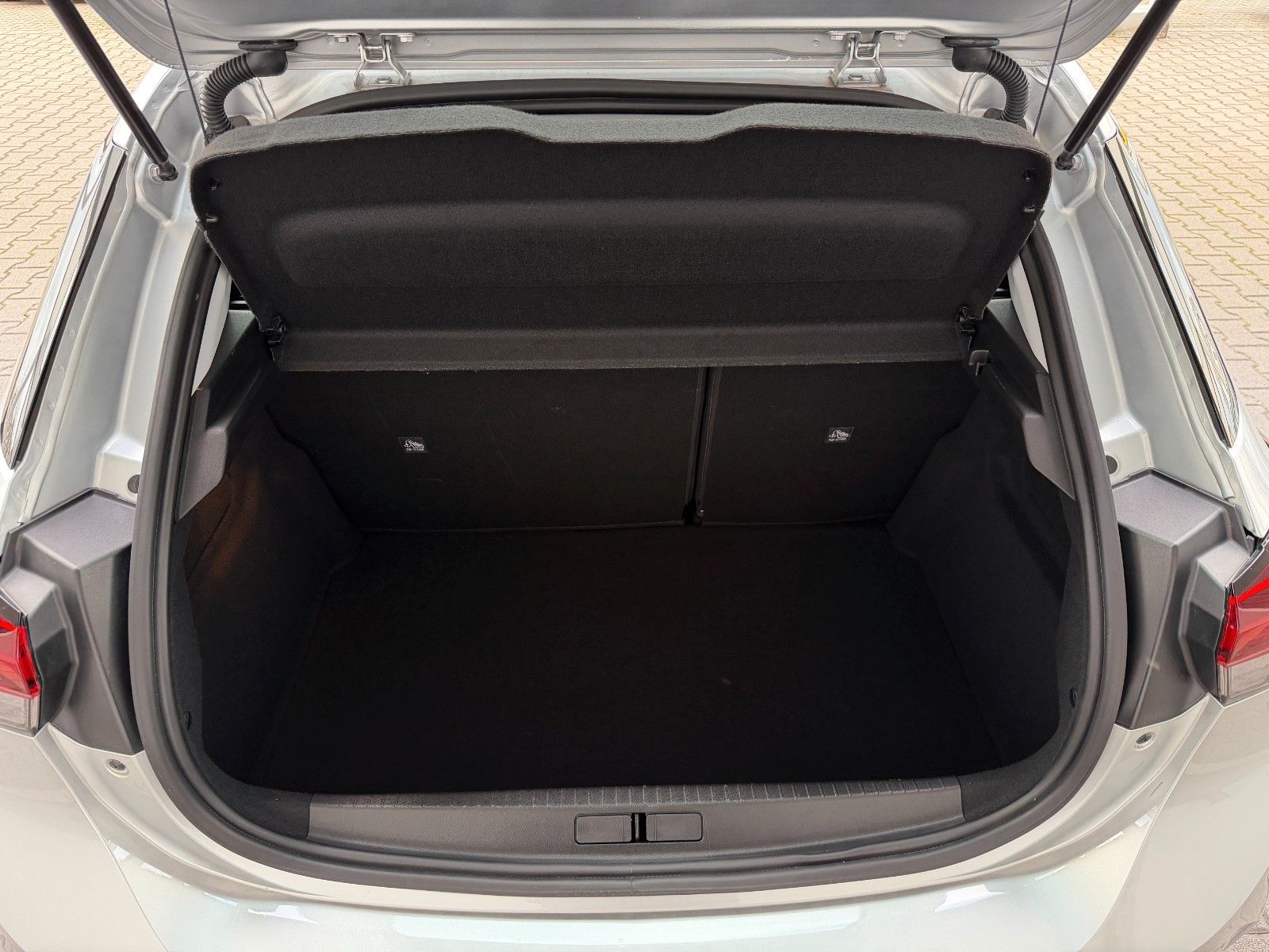 Fahrzeugabbildung Opel Corsa F Edition 100PS LED/Allwetter/Parkpilot!