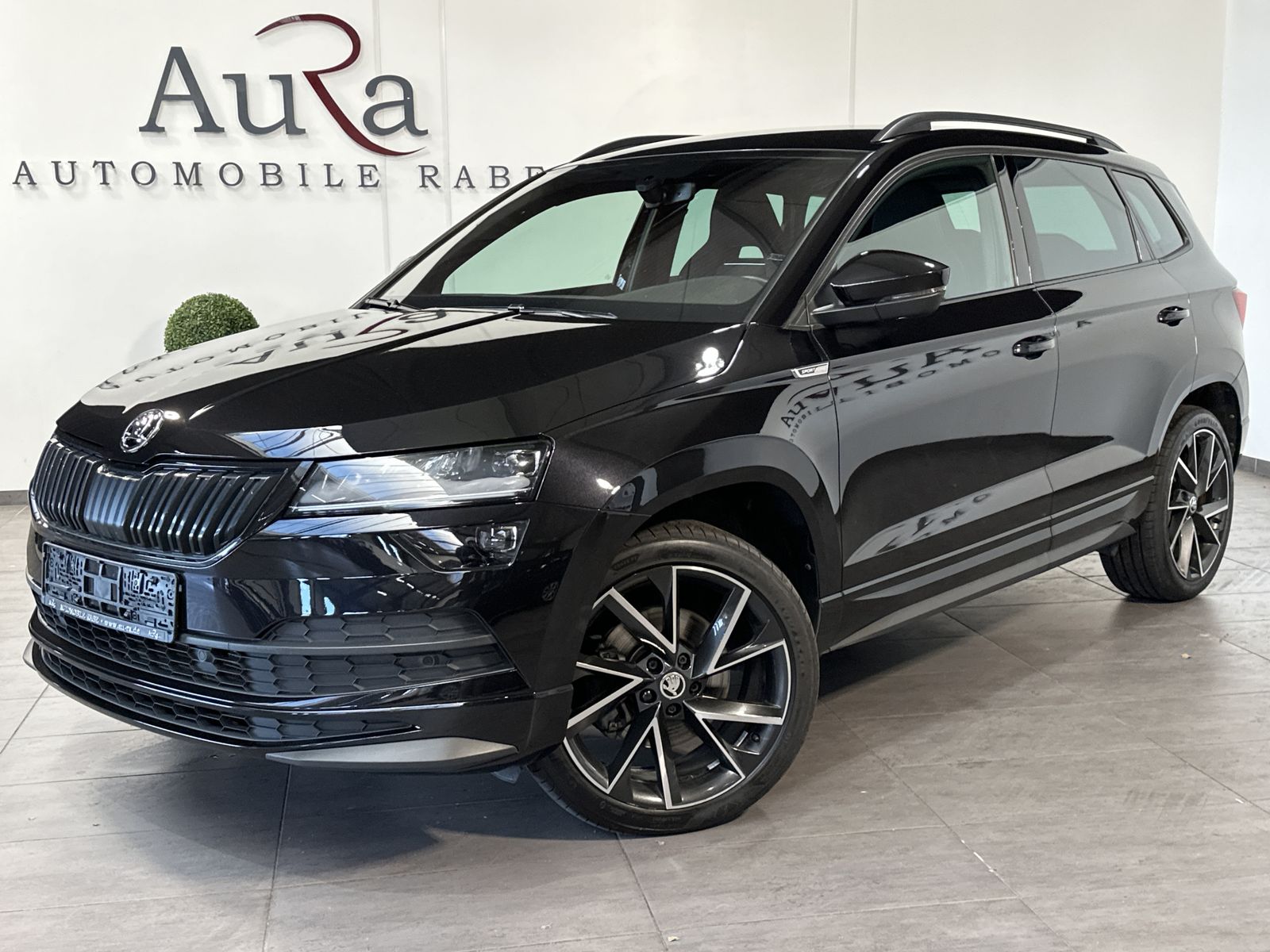 Fahrzeugabbildung SKODA Karoq 2.0 TDI DSG Sportline 4x4 NAV+LED+KAM+19ZO
