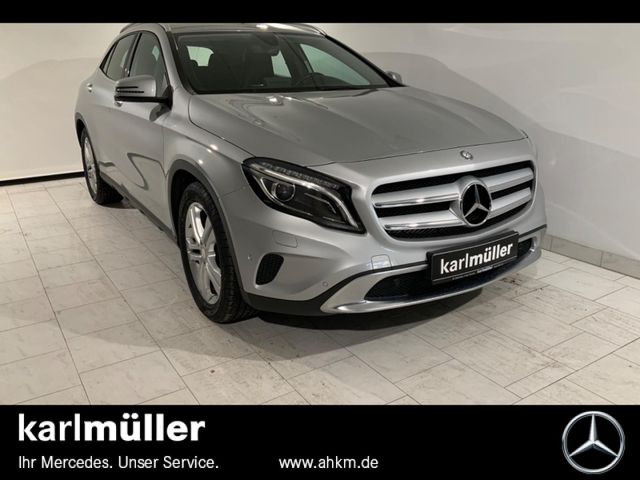 Mercedes-Benz GLA 200 AHK+Bi-Xenon+Navi+Ambiente