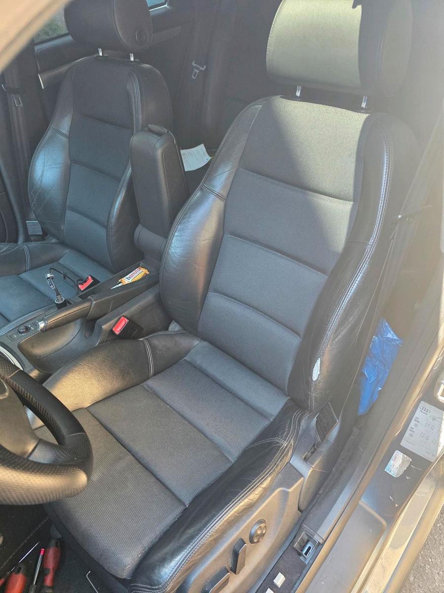 Audi A4 2004 — interior