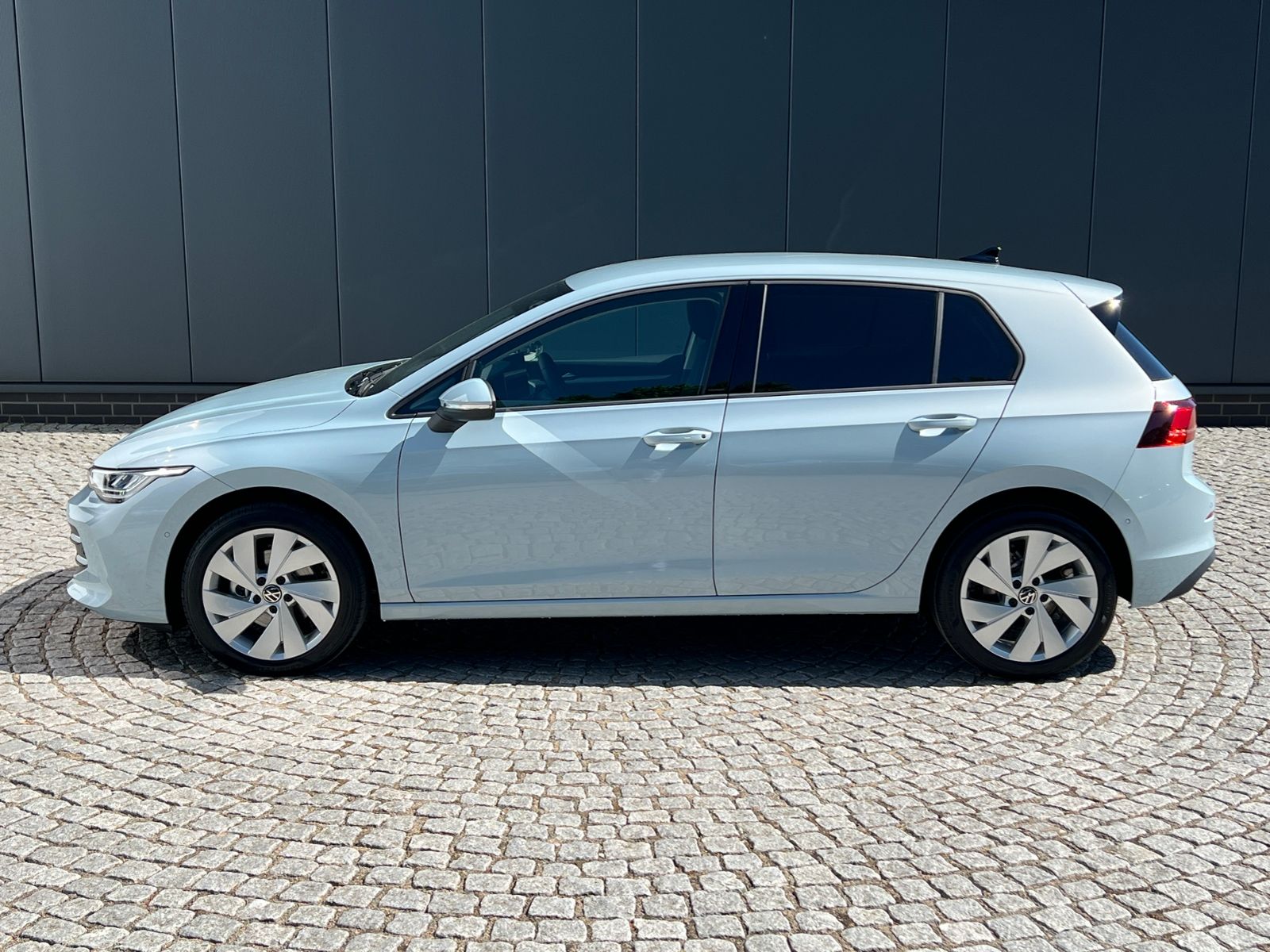 Fahrzeugabbildung Volkswagen Golf VIII Life 1.5 eTSI DSG *LED, ACC, Kamera, 1