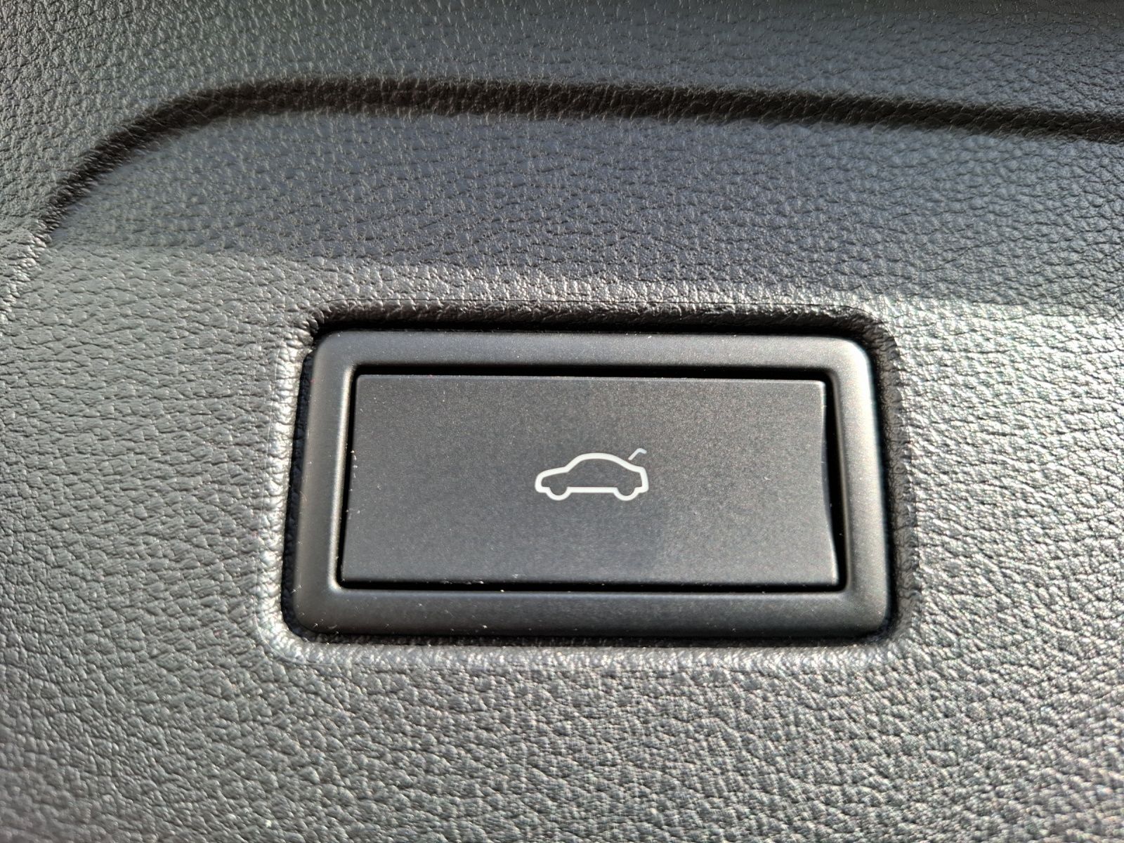 Fahrzeugabbildung Volkswagen Touran TSI Highline DSG 7-Si AHK AID ACC RFK SH