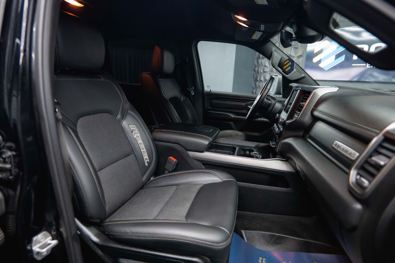 Fahrzeugabbildung Dodge RAM 5.7 V8 HEMI 4x4 REBEL OFFROAD Night AxleLock