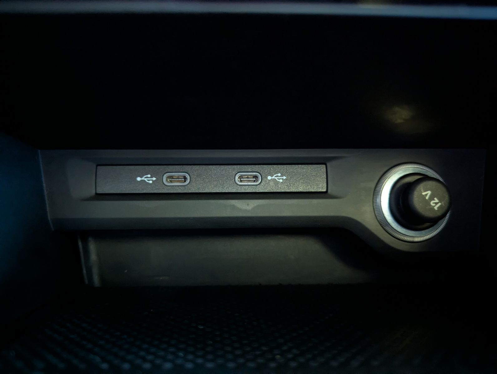 VW Touran 2.0 DSG R-Line High. Pano 7-Si IQ.Dri AHK - Image 31