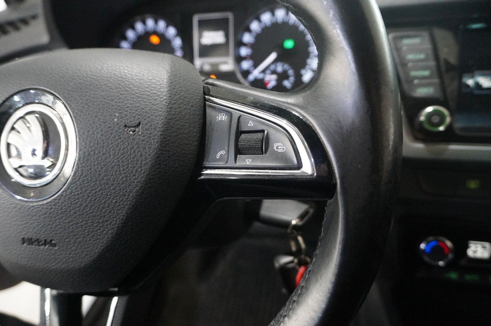 Fahrzeugabbildung SKODA Fabia Combi 1.4 TDI AMBITION DSG NAVI/LED/PDC