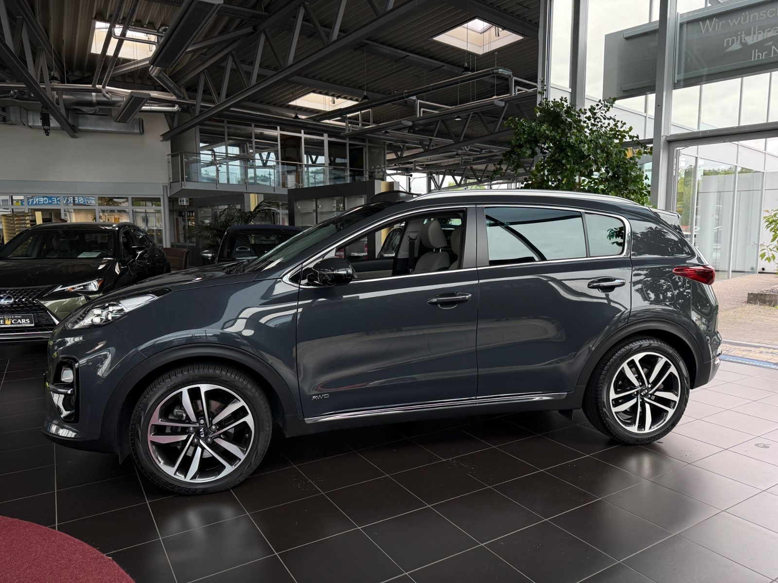 Fahrzeugabbildung Kia Sportage Platinum Edition 4WD PANO LED NAVI