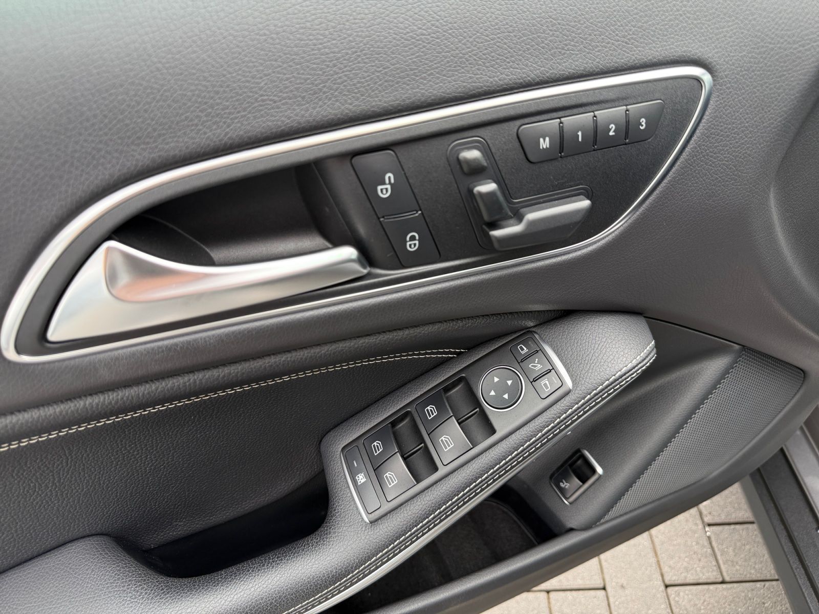 Fahrzeugabbildung Mercedes-Benz GLA 250 Score 4Matic RFK PANO MEMORY