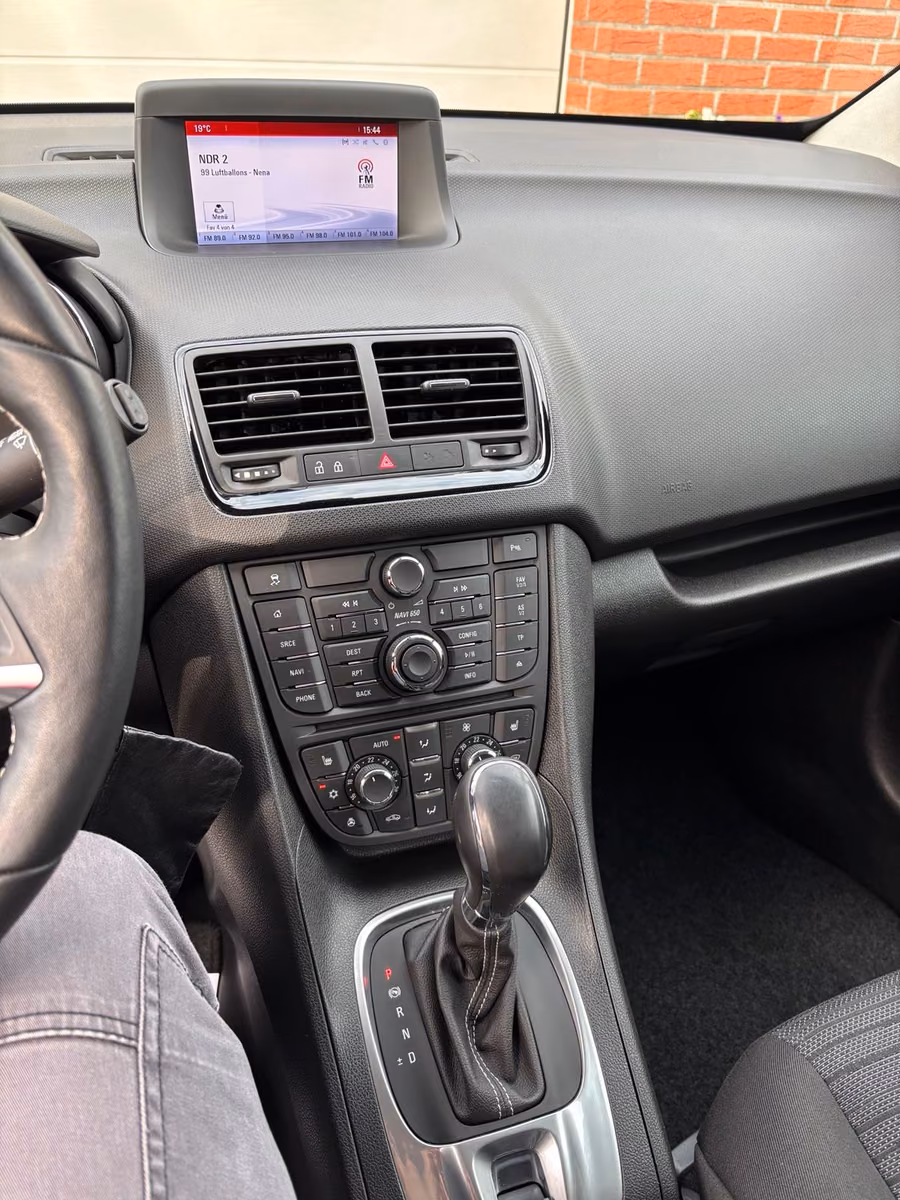 Opel Meriva 2015 — engine 140 HP (103kW)