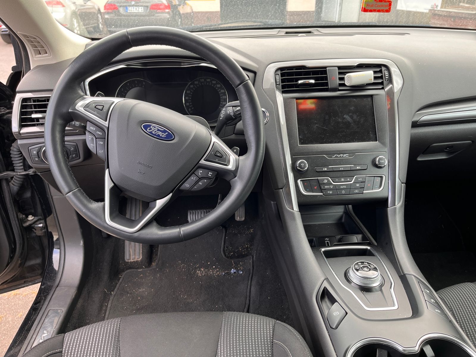 Fahrzeugabbildung Ford Mondeo Turnier Titanium NAV SHZ PDC 17"