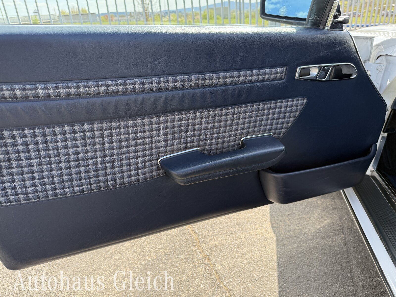 Fahrzeugabbildung Mercedes-Benz 560 SL Klima/Sitzhzg./Radio MB - Exquisit -