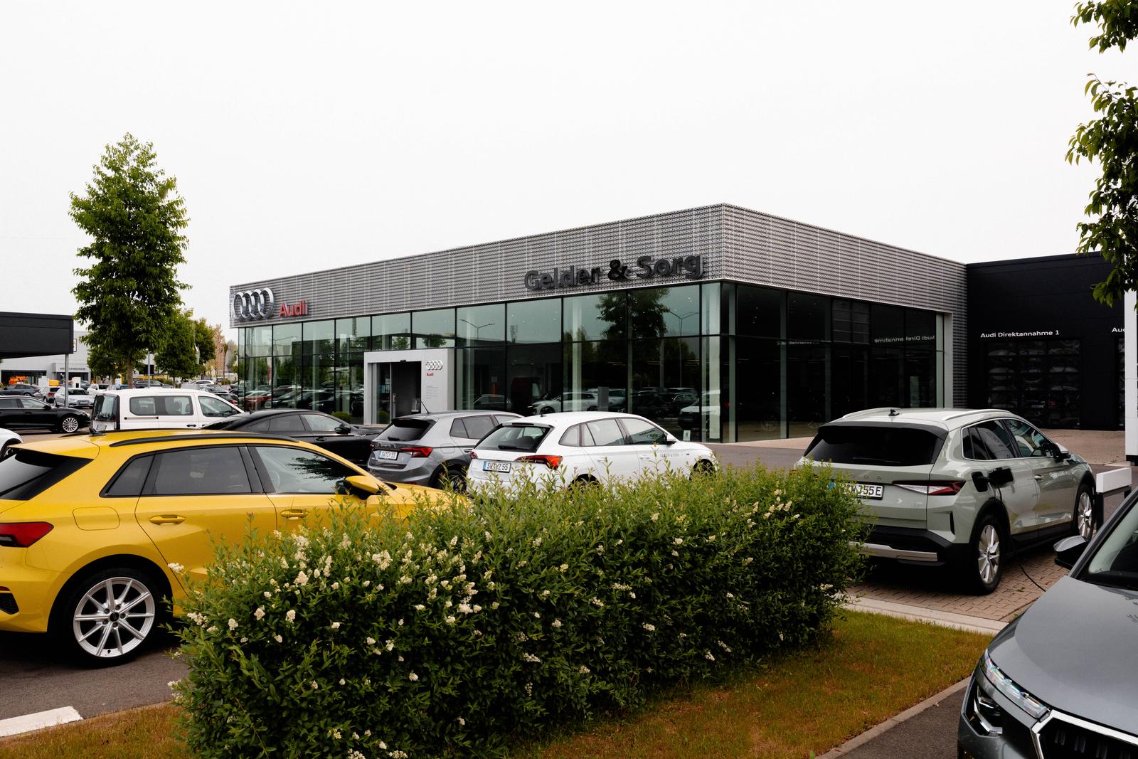 showroom-image-top