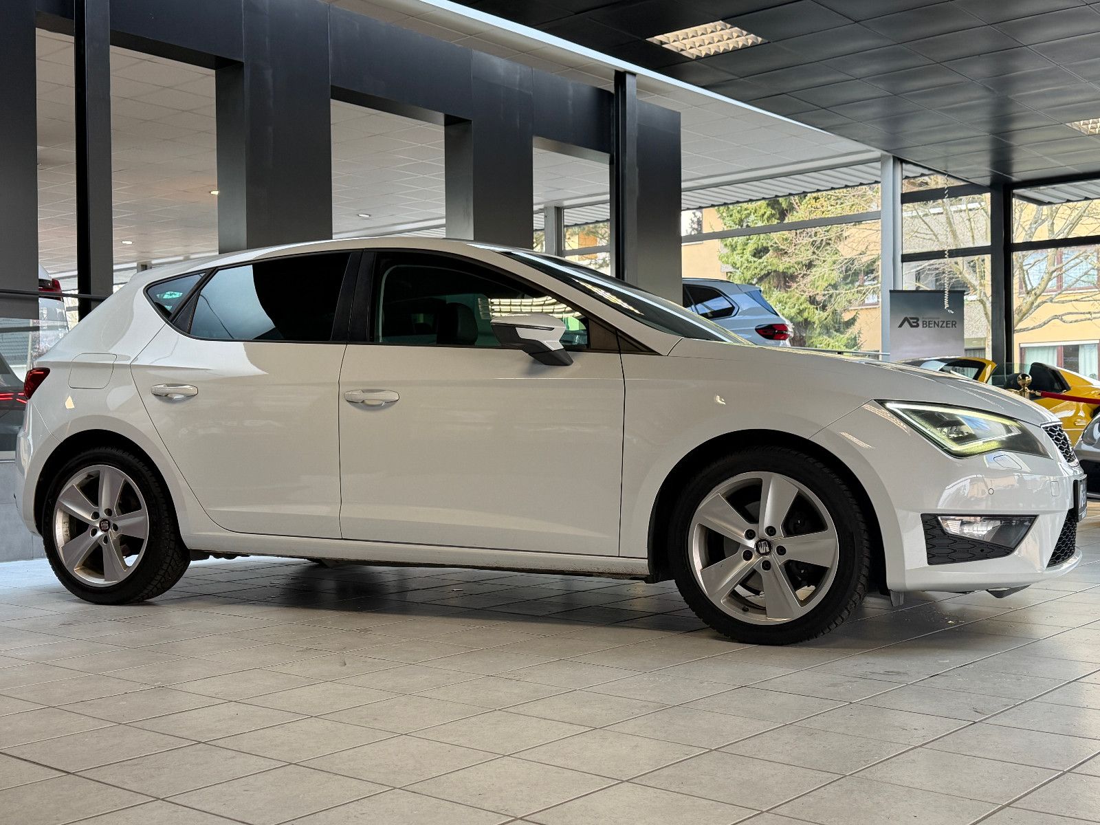 Fahrzeugabbildung SEAT Leon /FR-LINE/LED/NAVI/LEDER/KLIMA/ACC