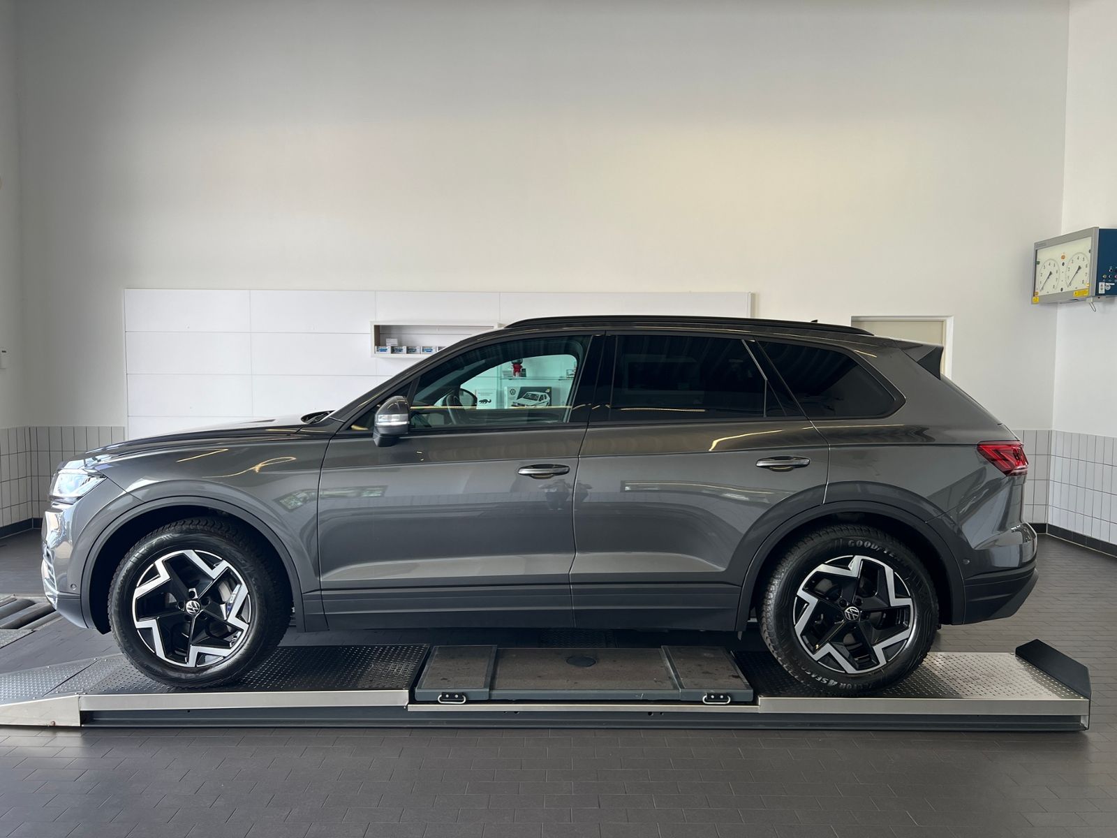 Fahrzeugabbildung Volkswagen Touareg 3.0 TDI 4MOTION *AHK, Luft, Leder, ACC,