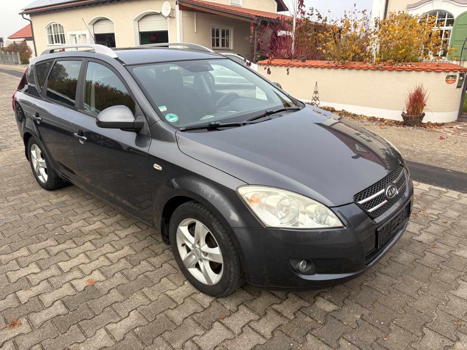 Kia cee'd 2010 — photo 8