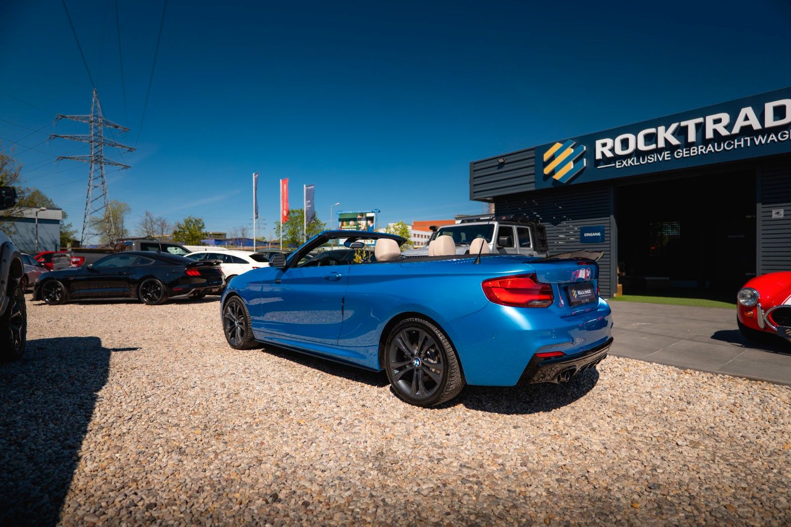 Fahrzeugabbildung BMW 230i Cabrio M-Sport Performance Shadow Line LED
