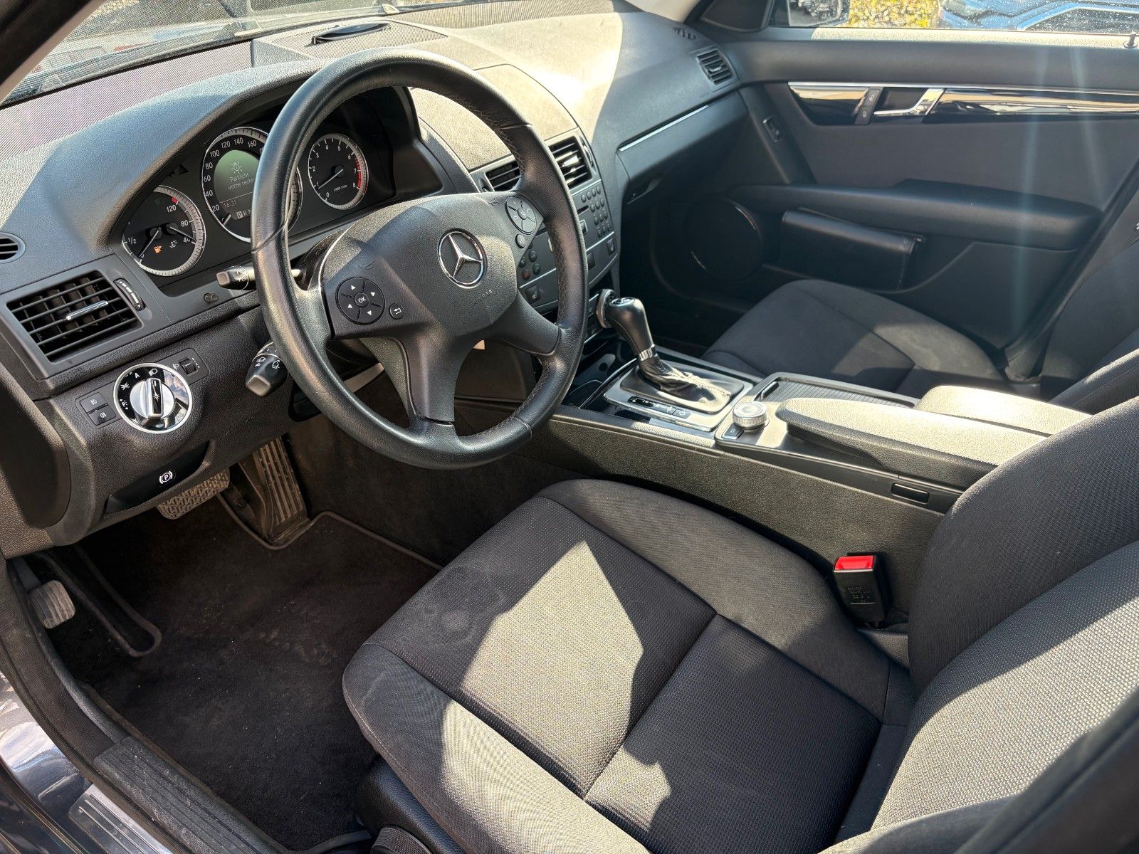 Fahrzeugabbildung Mercedes-Benz C 180 T CGI BE Aut Navi SHZ Classic PDC Tempomat