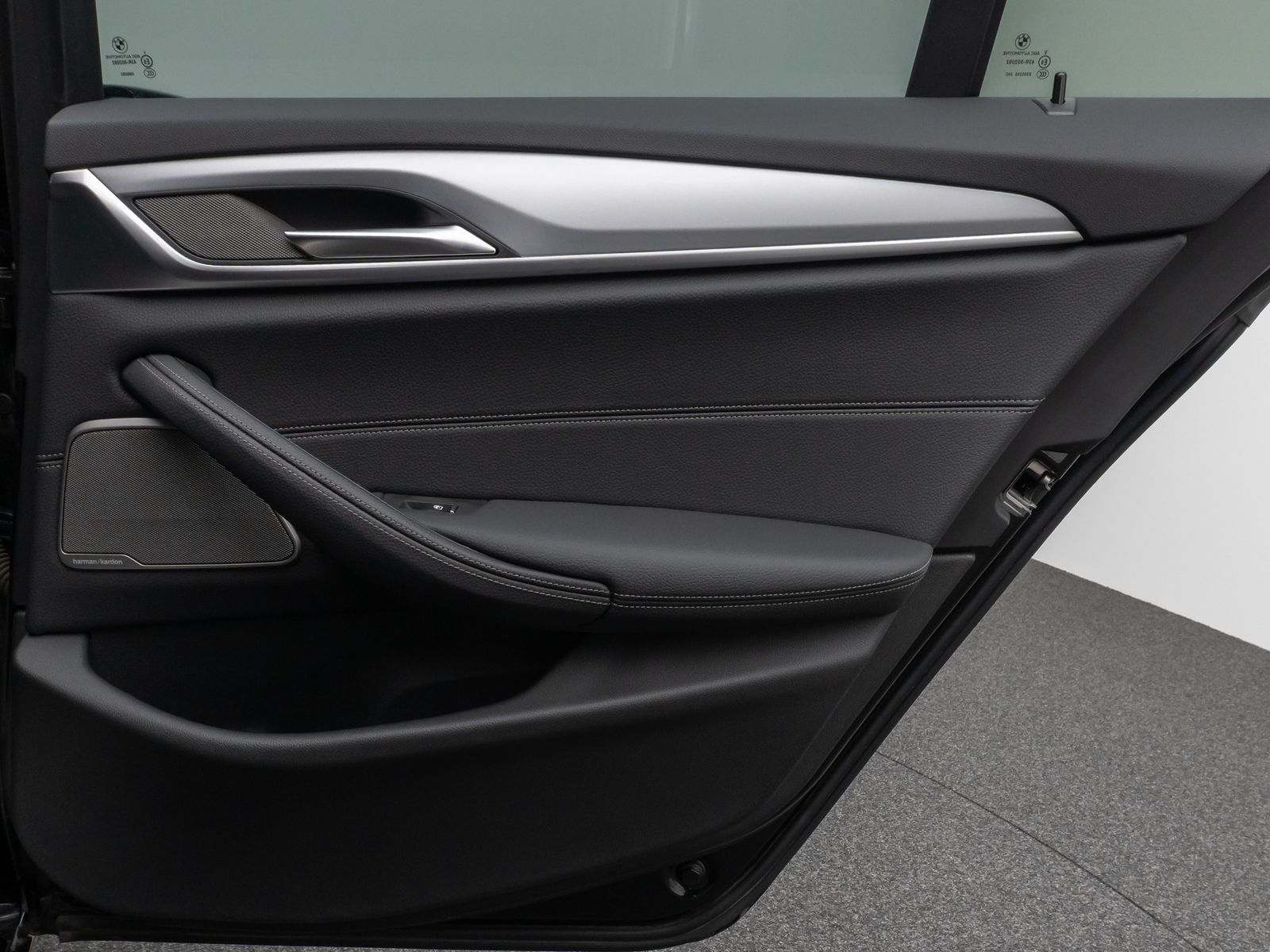 Fahrzeugabbildung BMW 530e Panorama 360°DAB H/K ACC AHK Alarm Leder