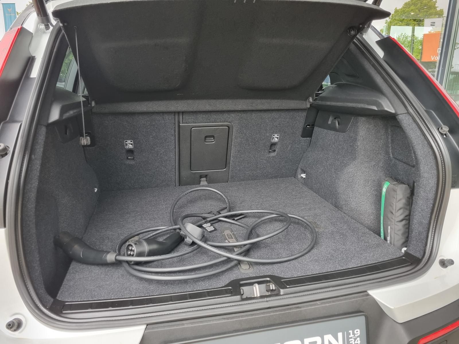 Fahrzeugabbildung Volvo XC40 Single Extended Plus 'Ganzjahresreifen'