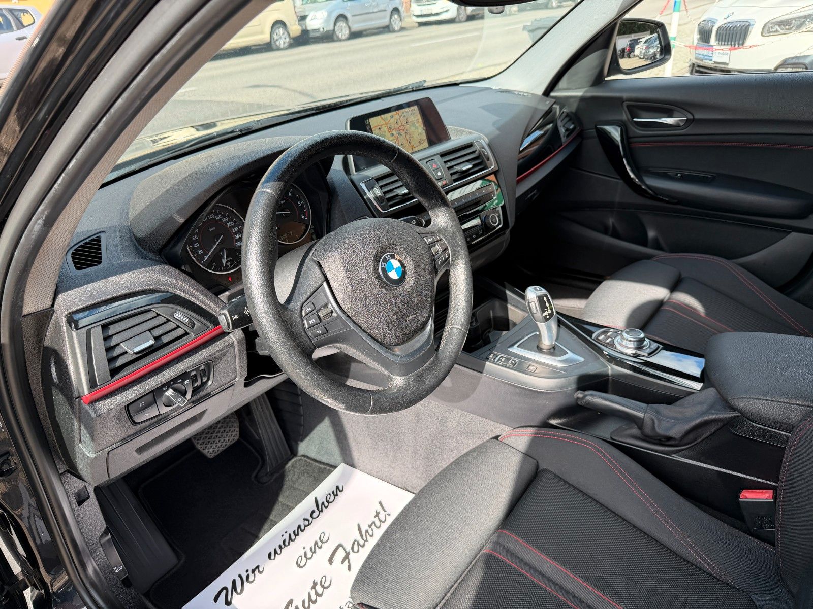 Fahrzeugabbildung BMW 118 d Sport Line AUTOMATIK NAVI BMW SCHECKHEFT