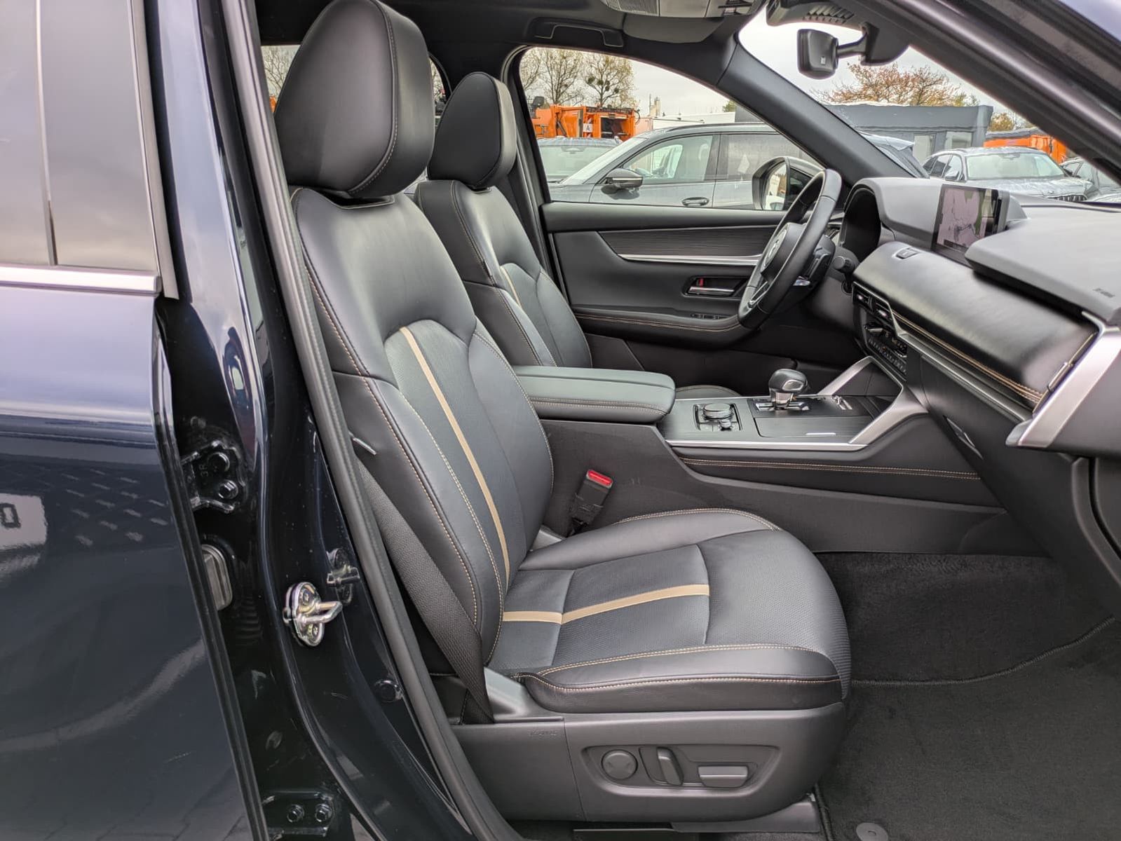 Fahrzeugabbildung Mazda CX-80 2.5L PHEV Homura Plus PANO*HUD*BOSE*7-SIT